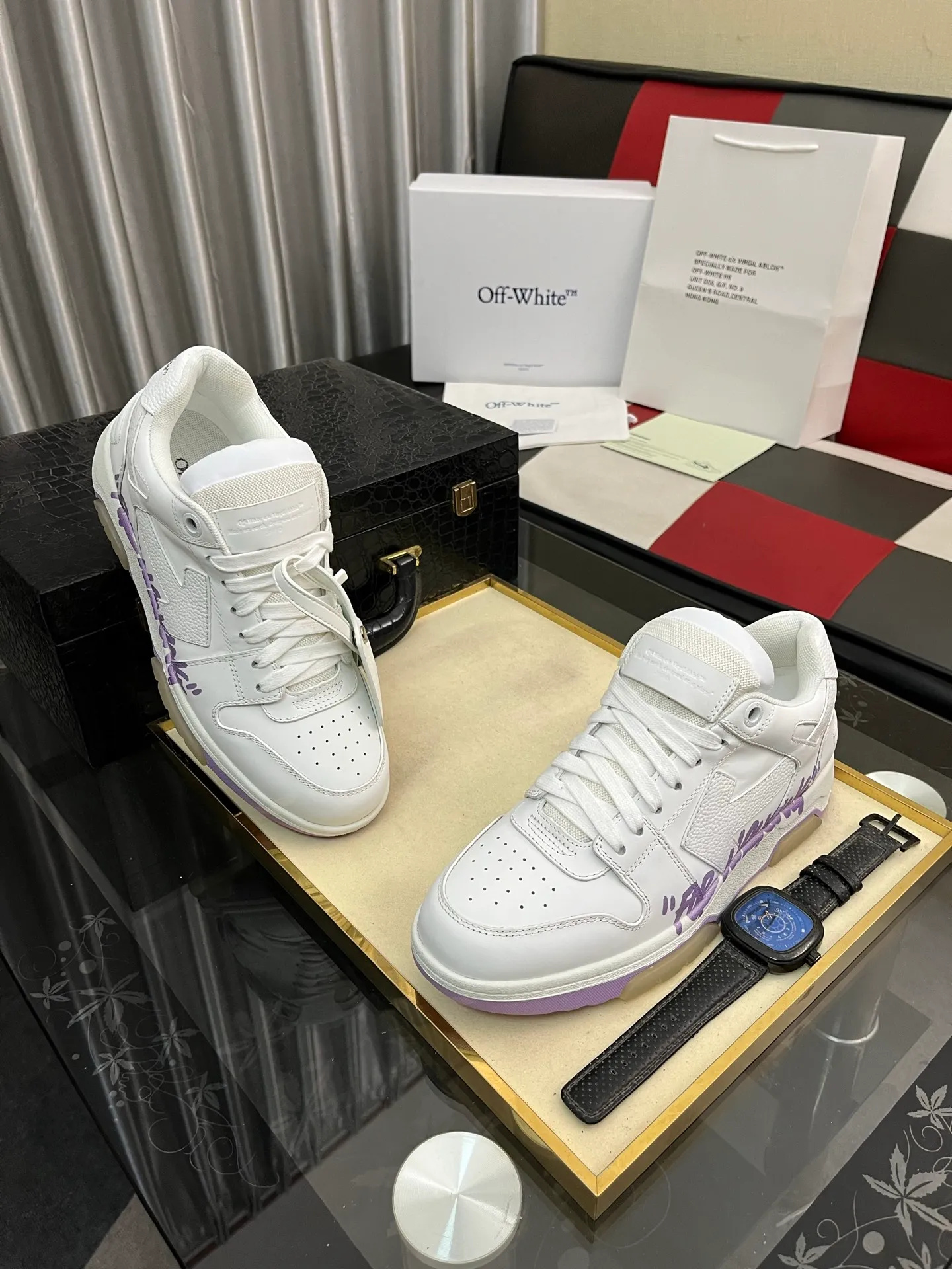 Men's shoes 💰600⌚️⌚️ OFF-White C/O VirGil Abloh fashionable and versatile casual shoes. Exclusive first release of the new model. Made of environmentally friendly cowhide leather and mesh fabric upper material. The insole is embedded with foam cushioning EVA material. The correct midsole is equipped with EVA lightweight cushioning. External tooth nail rubber outsole. The correct accessories can be customized simultaneously. Women's model: 35-40 Men's model: 39-45